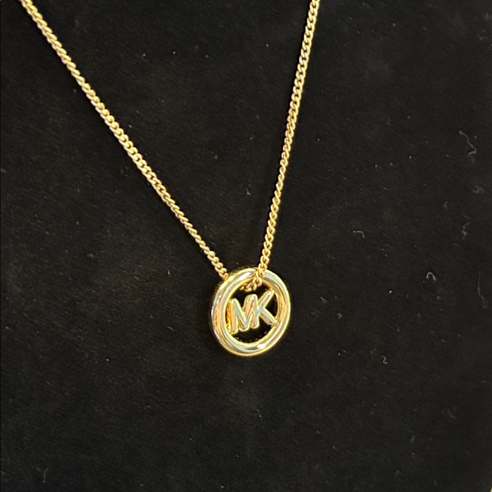 Michael KORS Gold Tone Logo Charm Pendant Necklace - Picture 7 of 9